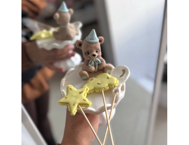 Декор на тортик 