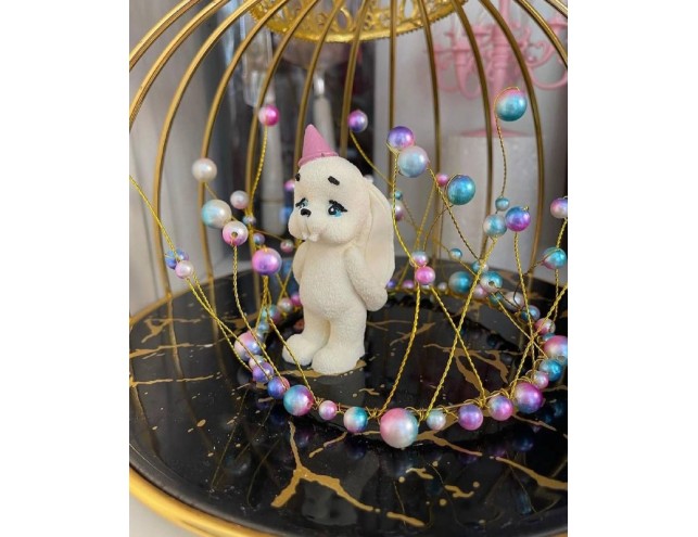 Шоколадна фігура "Зайка дує свічку"