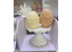 Яйце шоколадне в рисовими повітряними кульками всеридині 