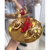 Скорпіон з мастики 