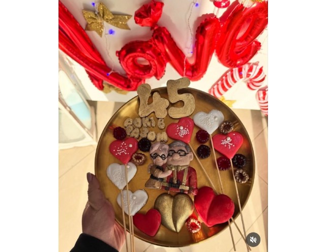 Декор на тортик на річницю весілля 