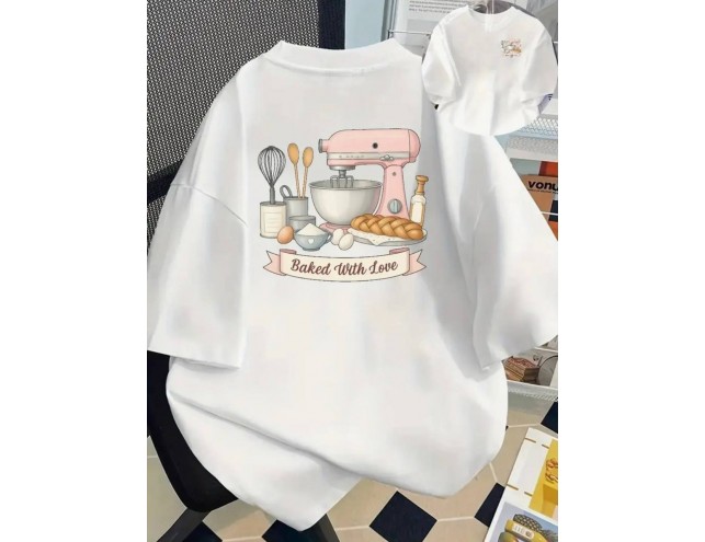 Жіноча футболка з тематикою випічки - милий дизайн "Випечено з любов'ю" з міксером та інгредієнтами - М'який повсякденний одяг для кондитерів