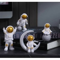 Фігурки в стилі "космос"