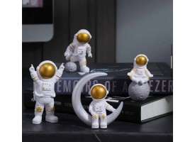 Фігурки в стилі "космос"