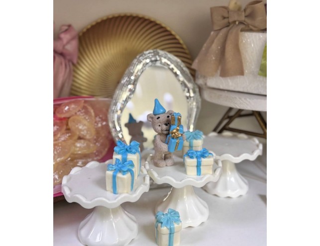 Ведмежа з подарунками 