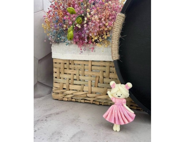 Шоколадний декор "дівчинка що тримає кулі"