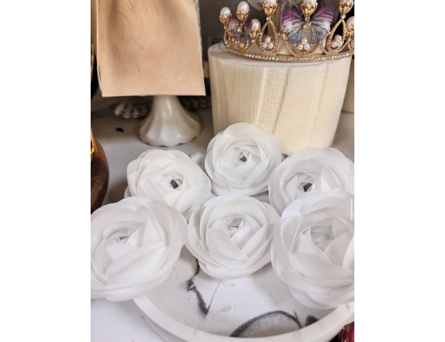 Вафельний ранункулюс, білий