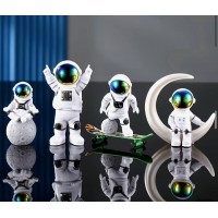 Фігурка в стилі "космос"