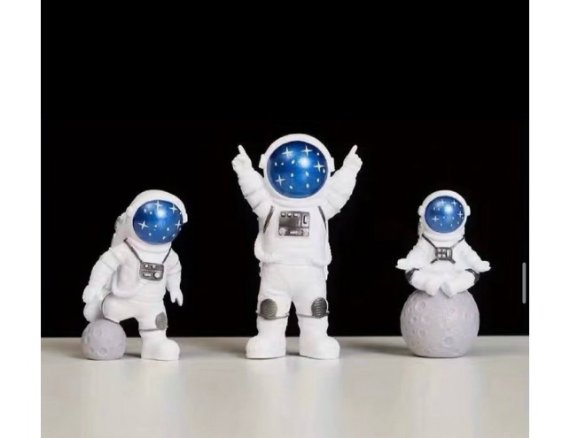 Фігурки в стилі "космос"