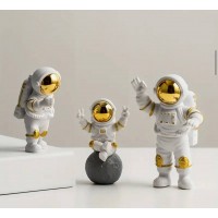 Фігурки в стилі "космос"