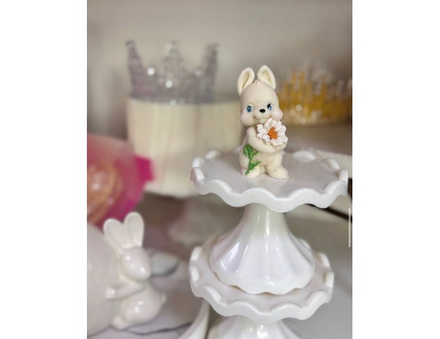 Зайчик з ромашкою 