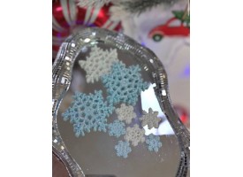 Сніжинки з мастики 