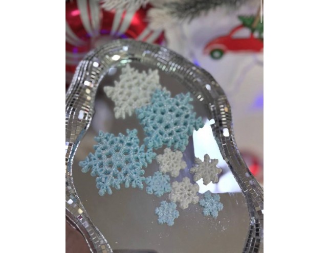 Сніжинки з мастики 