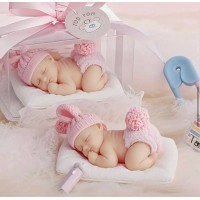 Малюк на подушці