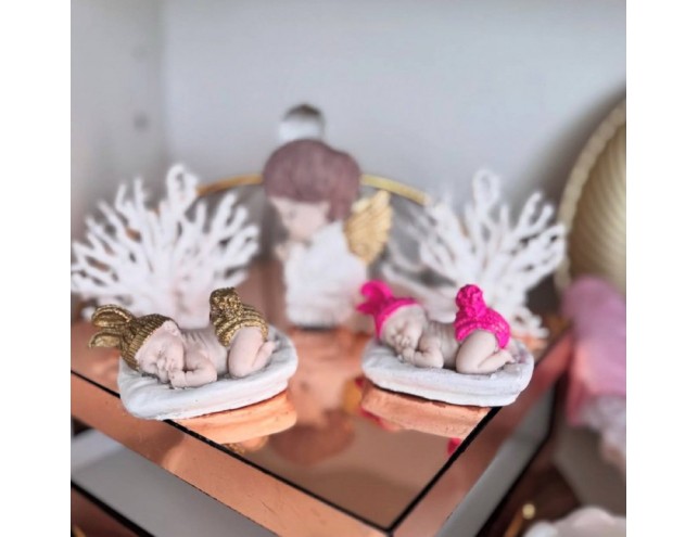 Малюк на подушці