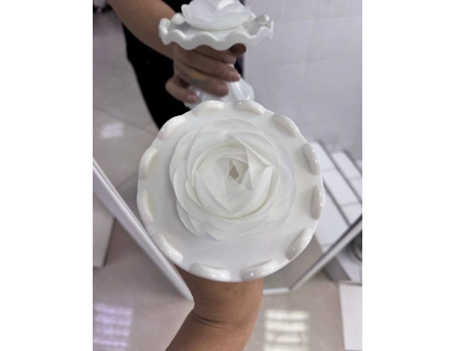 Вафельний ранункулюс, білий