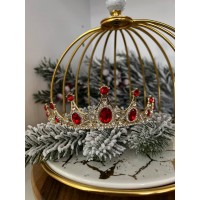 Корона з червоними камінцями