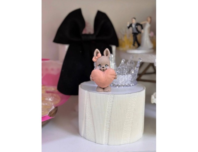 Шоколадна фігурка "Зайка з серцем"