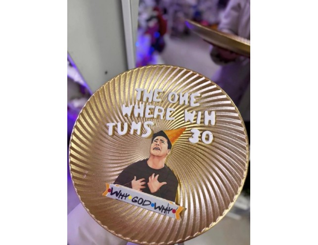 Декор на тортик 