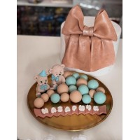 Декор на тортик шоколадний та з мастики