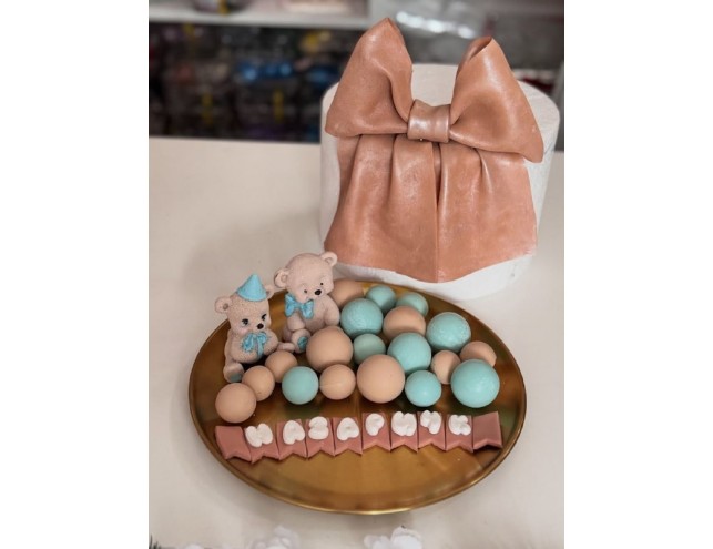 Декор на тортик шоколадний та з мастики